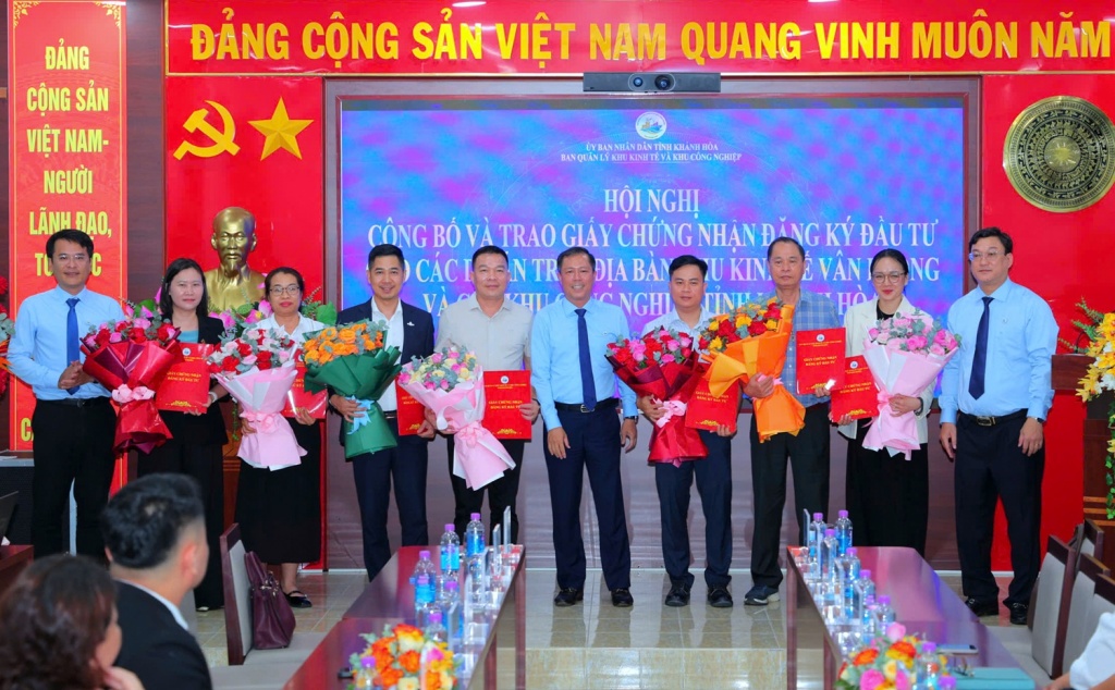 4. Trao-giay-chung-nhan-dau-tu.jpg (282 KB)